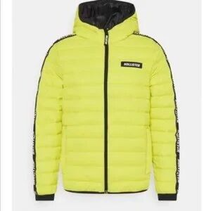 Hollister’s puffer jacket in Neon